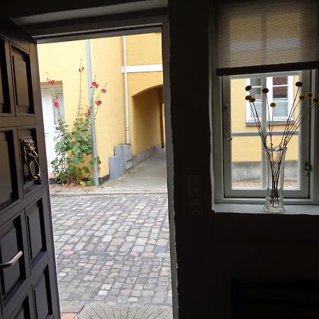 Dejligt Lille Byhus Fåborg Kültér fotó