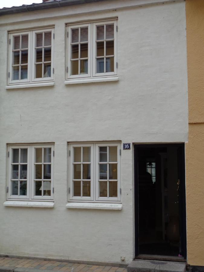 Dejligt Lille Byhus Fåborg Kültér fotó
